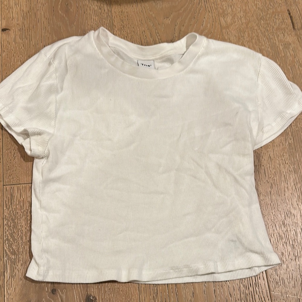 Aritzia  White Short Sleeve Tee